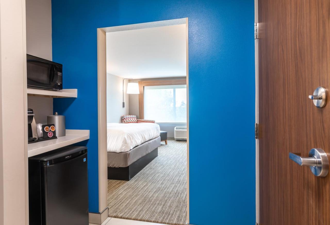 Holiday Inn Express & Suites Greenville S - Piedmont By Ihg Exterior photo
